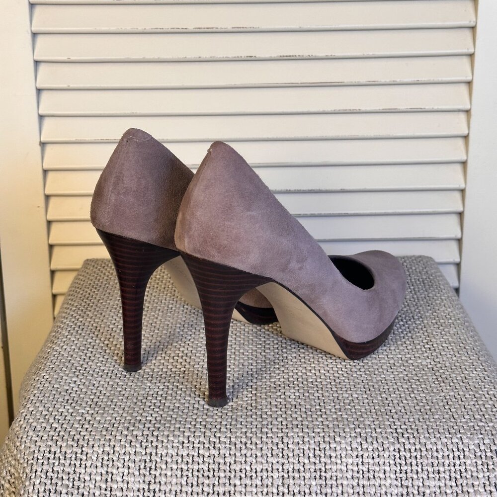 Banana Republic Taupe Suede Platform Pumps | Classic Round-Toe Heels | Size 6 - Picture 4 of 8